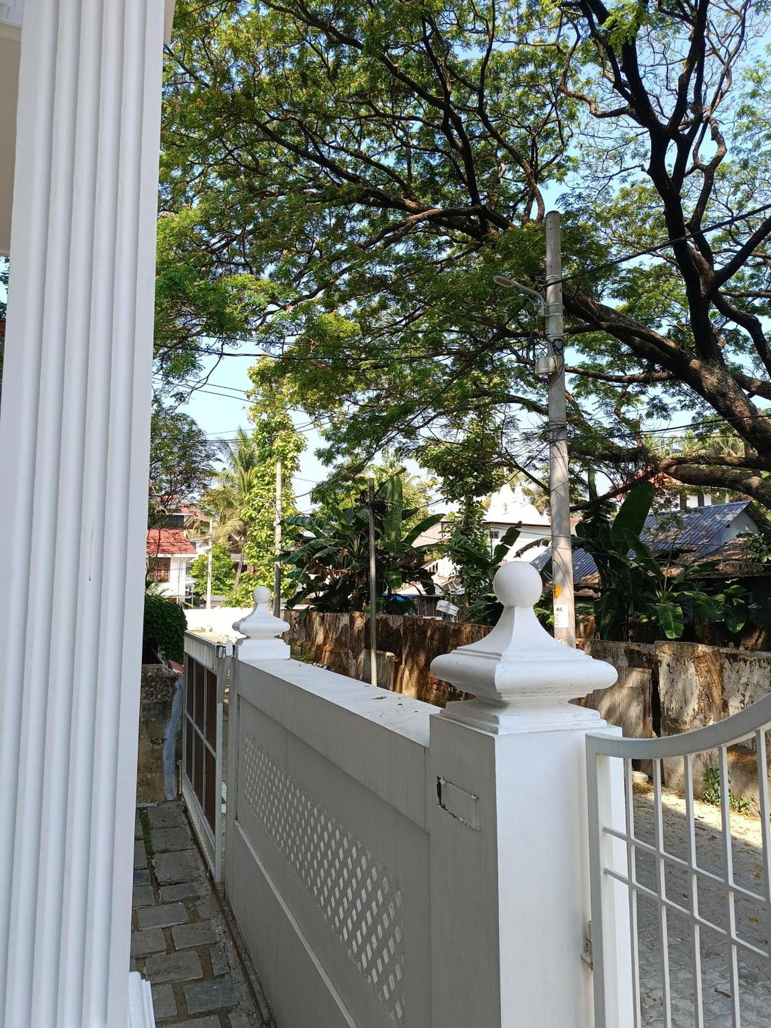 Elzas Fort Inn Kochi Exterior photo