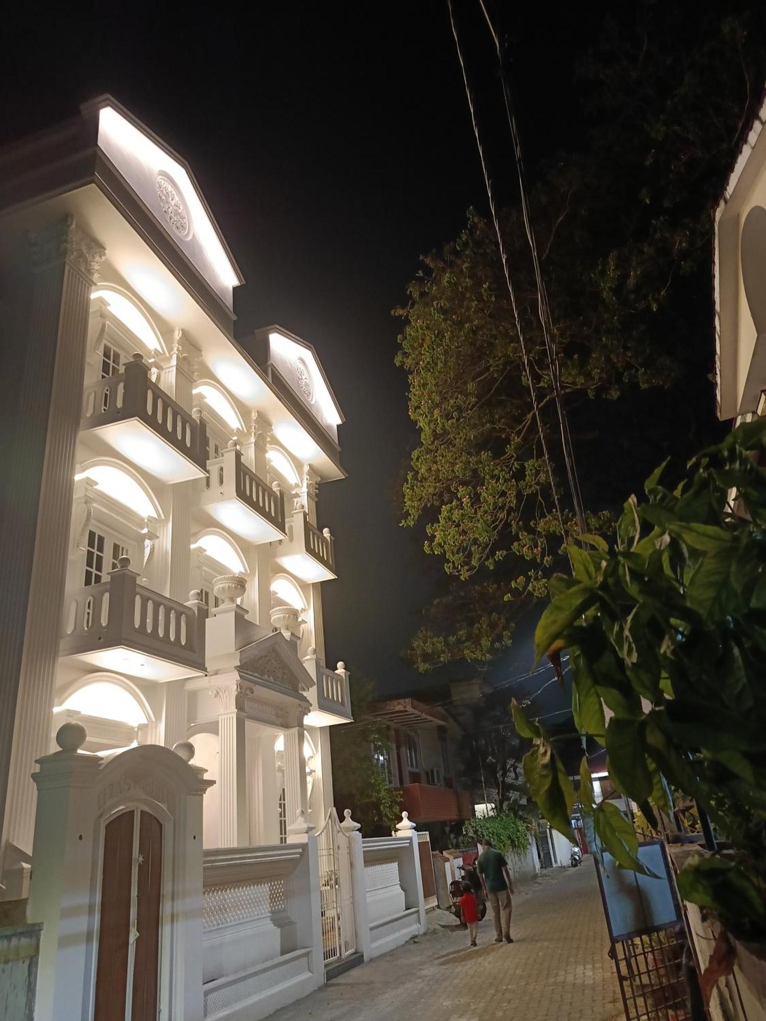 Elzas Fort Inn Kochi Exterior photo